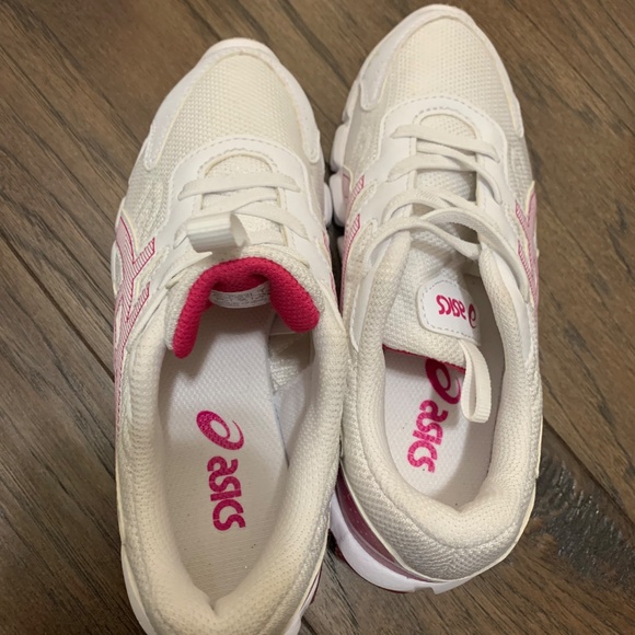 ASICS girls shoes - Picture 2 of 2